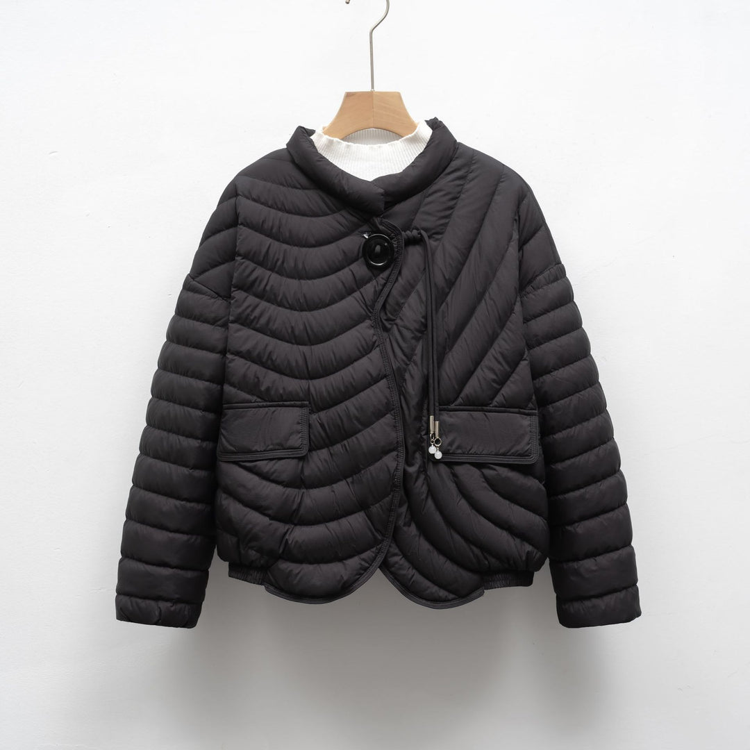 Damen modische Steppjacke mit asymmetrischem Schnitt und praktischen Taschen Eva Jonsson-Eva Jonsson