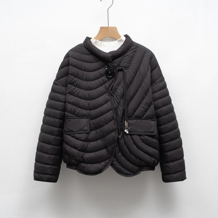 Damen modische Steppjacke mit asymmetrischem Schnitt und praktischen Taschen Eva Jonsson-Eva Jonsson