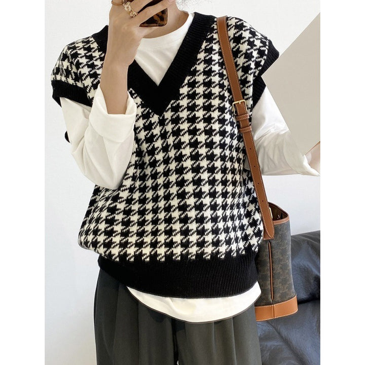 Damen modische Strickweste mit graphischem Hahnentrittmuster Mirla-Eva Jonsson