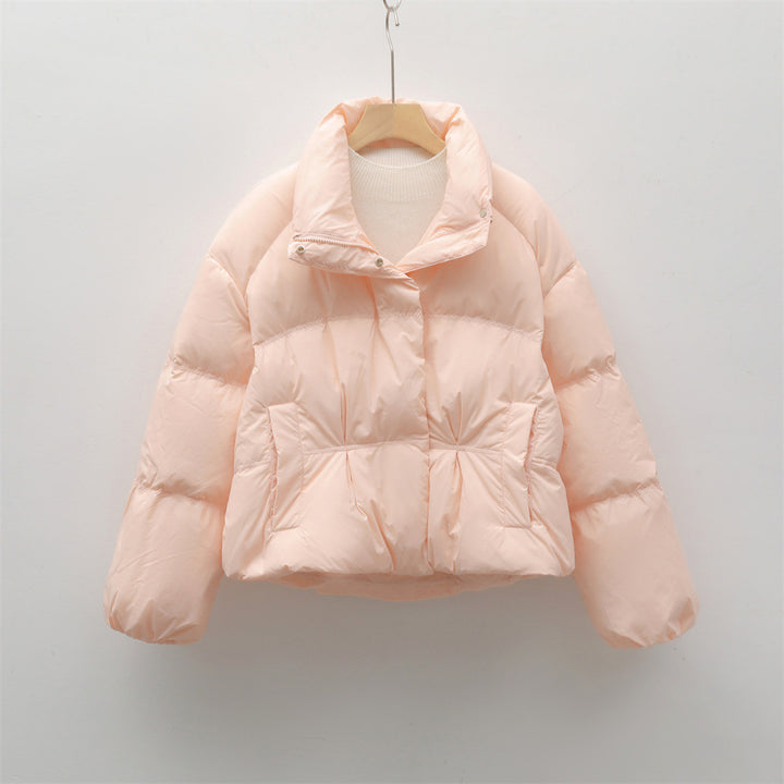 Damen modische gesteppte Kurzjacke mit hohem Kragen und praktischen Taschen Mirla-Eva Jonsson