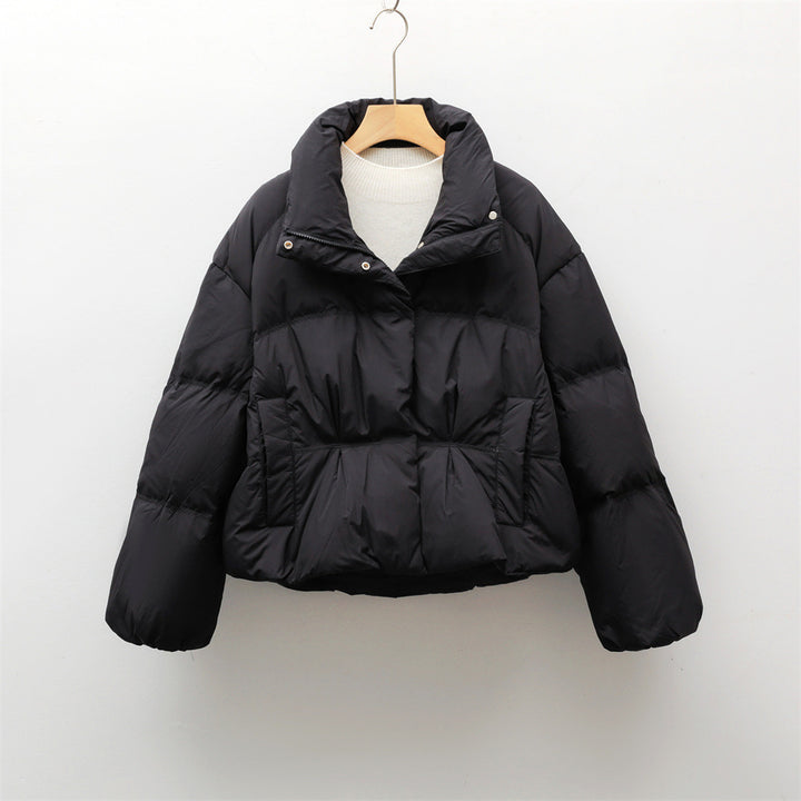 Damen modische gesteppte Kurzjacke mit hohem Kragen und praktischen Taschen Mirla-Eva Jonsson