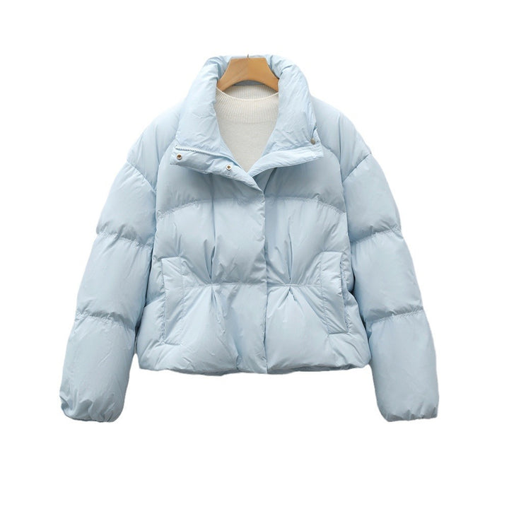 Damen modische gesteppte Kurzjacke mit hohem Kragen und praktischen Taschen Mirla-Eva Jonsson