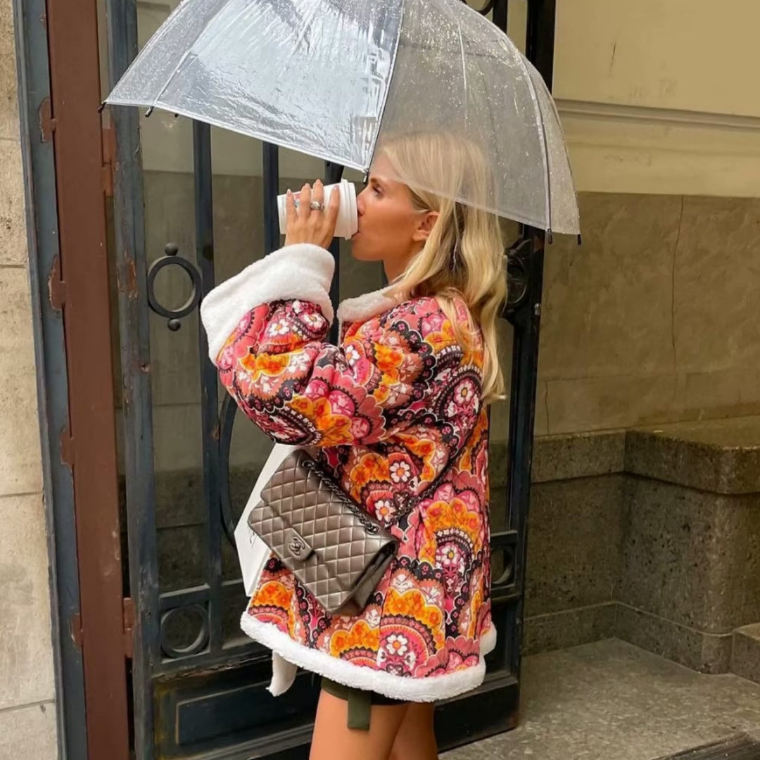 Damen modische steppjacka med färgglad mönster och fluffigt foder Mirla-Eva Jonsson
