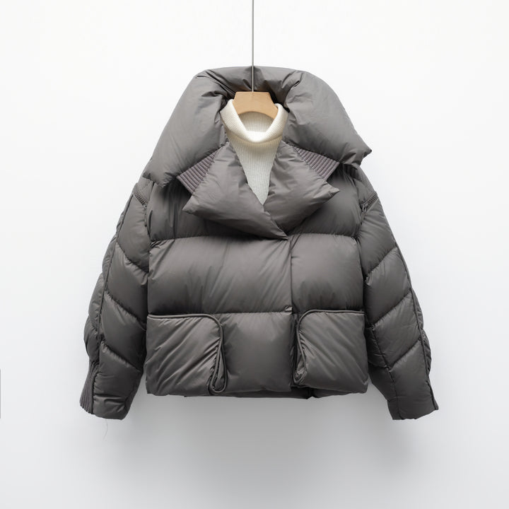 Damen modische verkürzte Steppjacke mit hoch geschlossenem Kragen und praktischen Taschen Mirla-Eva Jonsson
