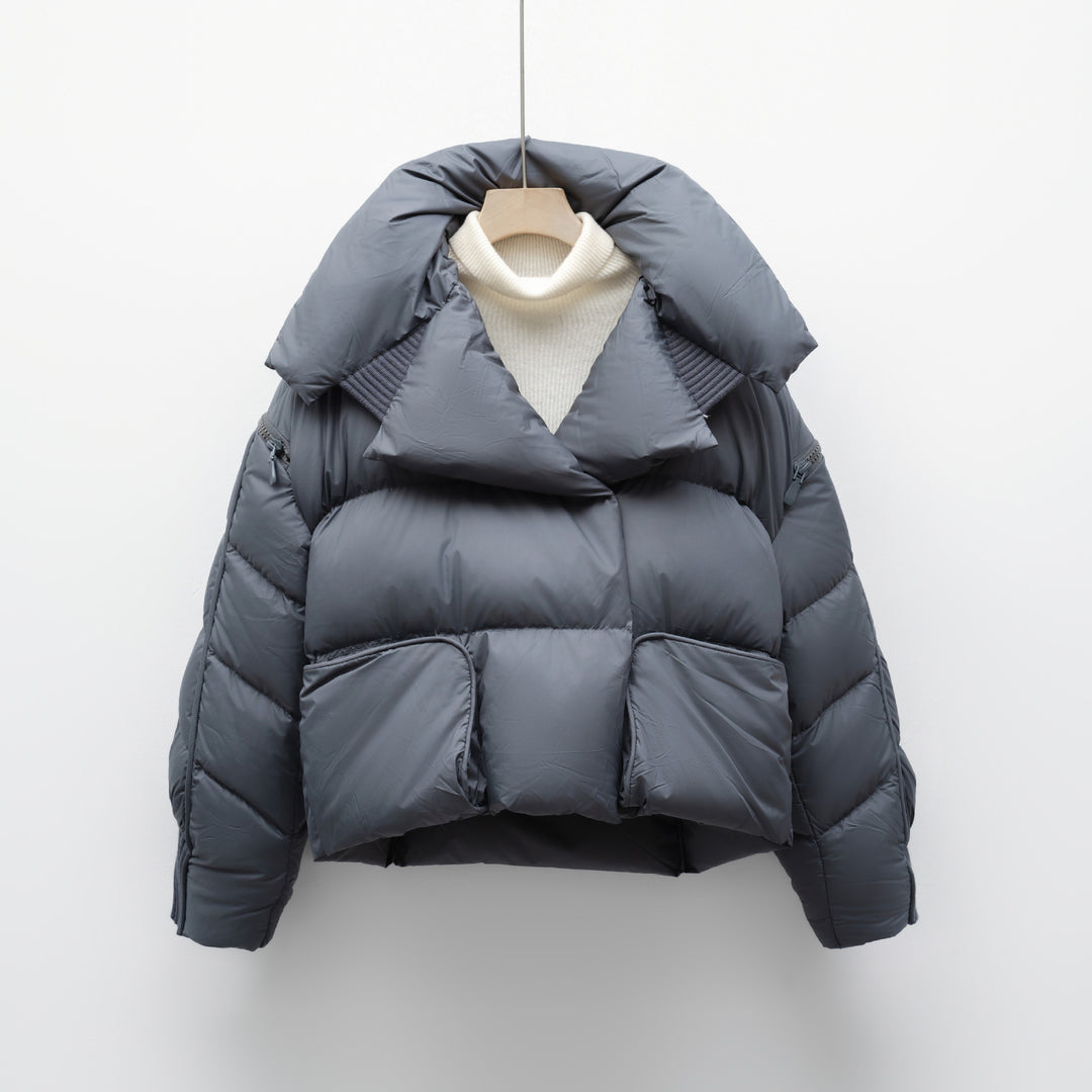 Damen modische verkürzte Steppjacke mit hoch geschlossenem Kragen und praktischen Taschen Mirla-Eva Jonsson