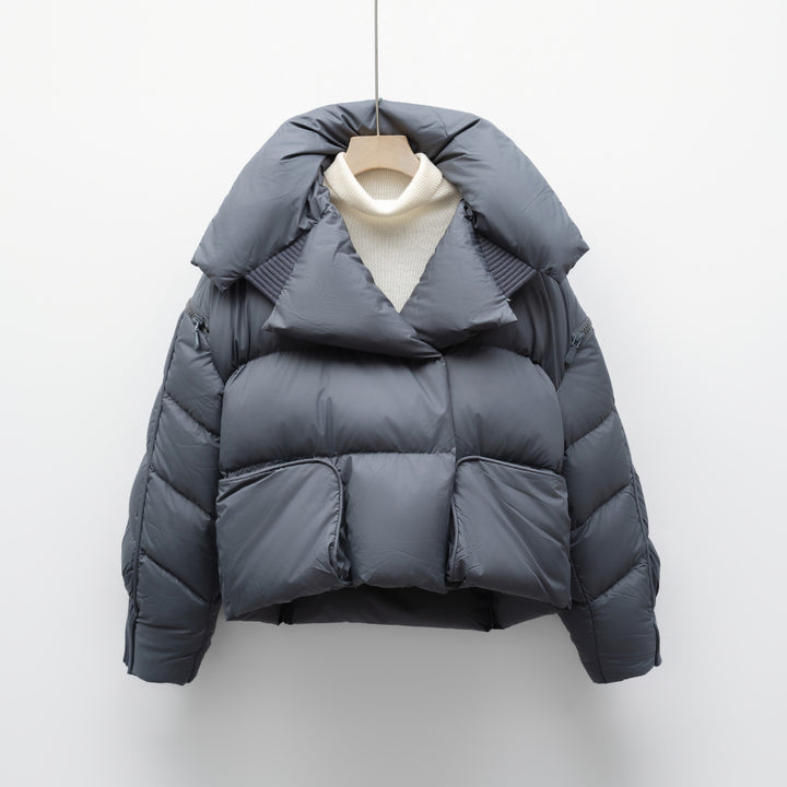 Damen modische verkürzte Steppjacke mit hoch geschlossenem Kragen und praktischen Taschen Mirla-Eva Jonsson