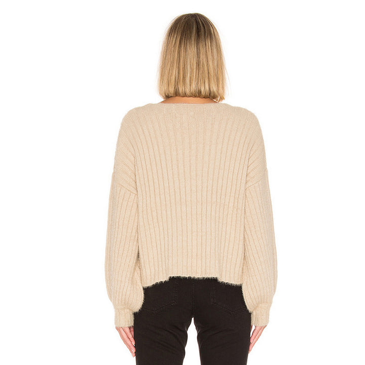 Damen modischer Strickpullover mit überschnittenen Ärmeln und feiner Rippstruktur Mirla-Eva Jonsson