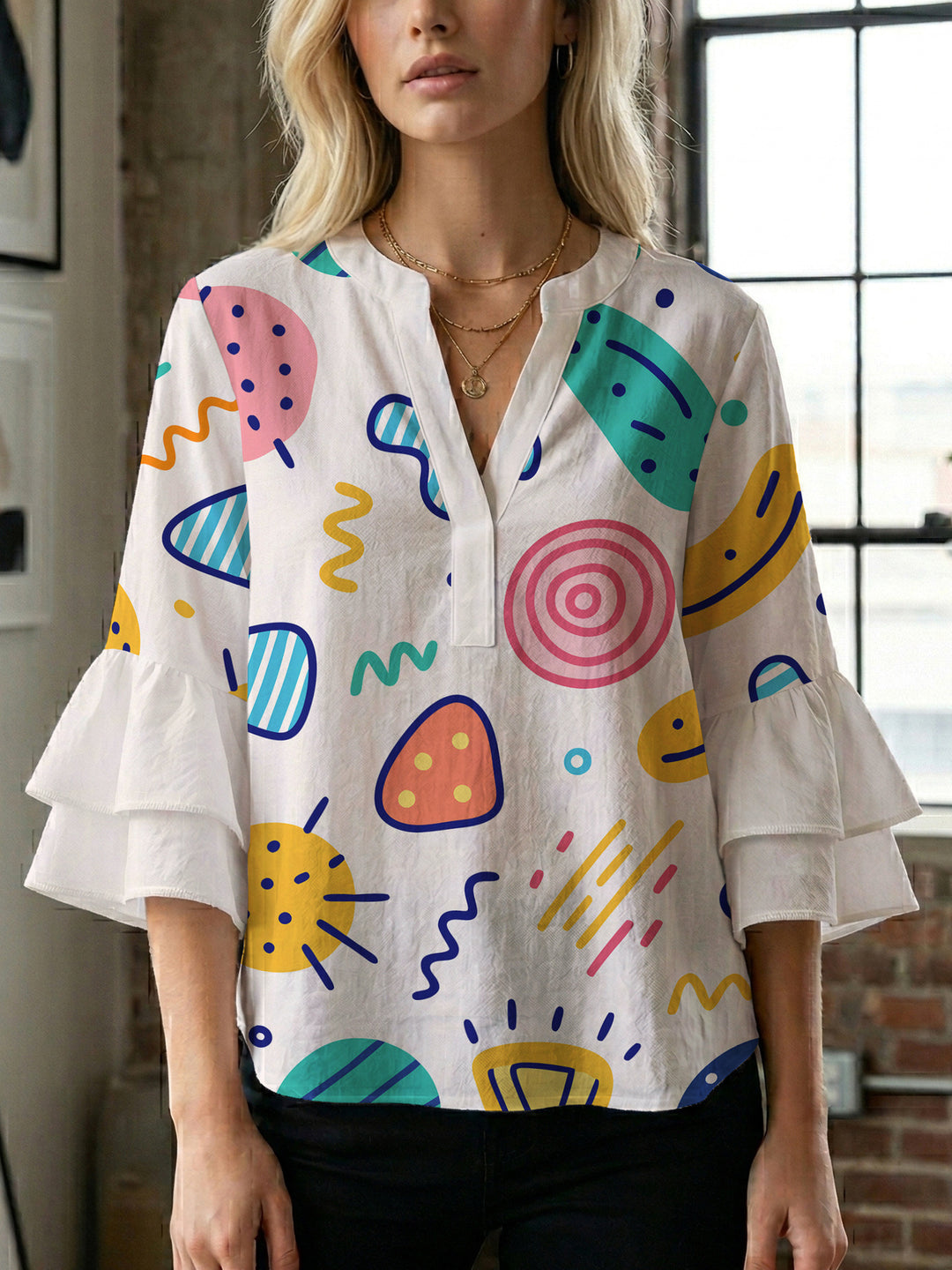 Damen modisches Oberteil mit Rüschendetails und kreativem Muster Mirla-Eva Jonsson