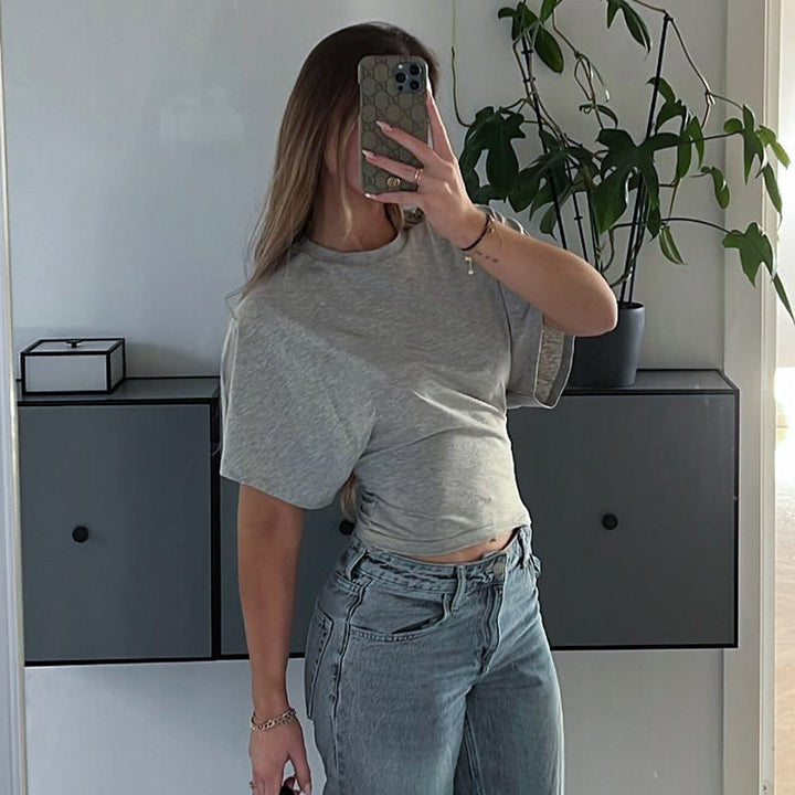 Damen modisches kortärmad topp med avslappnad passform och dekorativa detaljer Mirla-Eva Jonsson