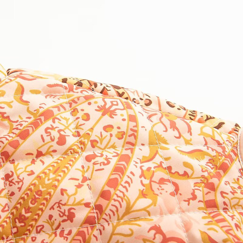 Damen quiltad jacka med unik blommig design Mirla-Eva Jonsson