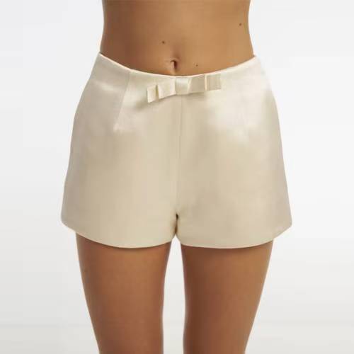 Damen satin-shorts med elegant snör-applikation Mirla-Eva Jonsson