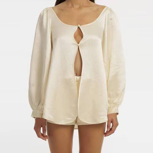 Damen satin-shorts med elegant snör-applikation Mirla-Eva Jonsson