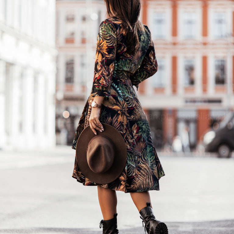 Damen skjortklänning med blommönster och figursydd design Mirla-Eva Jonsson