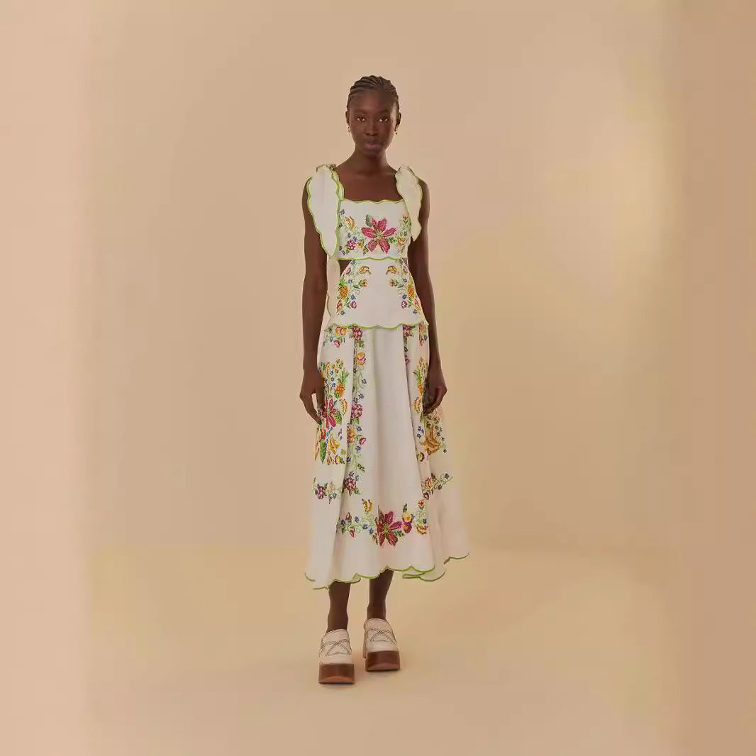 Damen sommarklänning med påkostad blomsterbroderidesign Mirla-Eva Jonsson