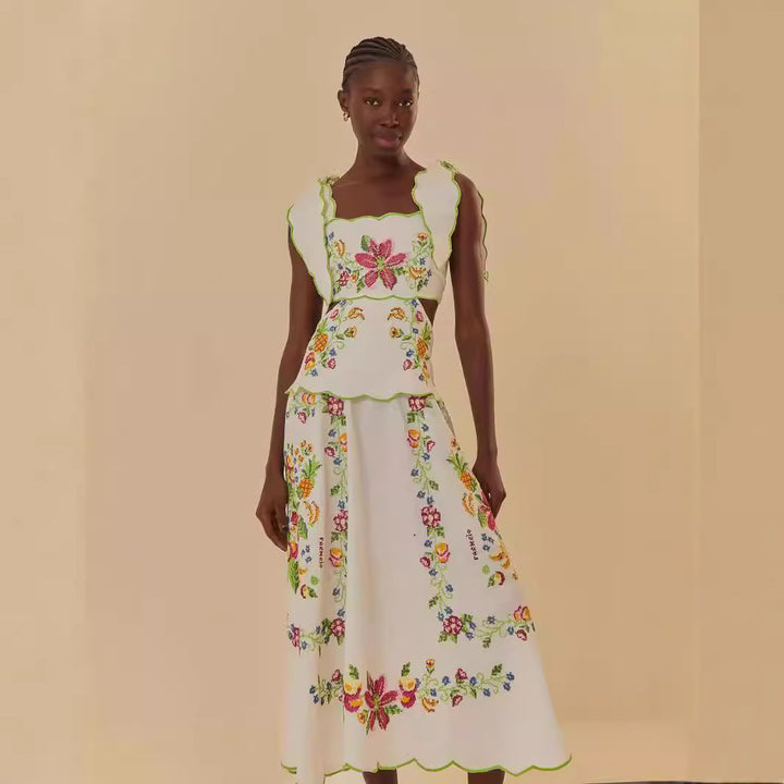 Damen sommarklänning med påkostad blomsterbroderidesign Mirla-Eva Jonsson