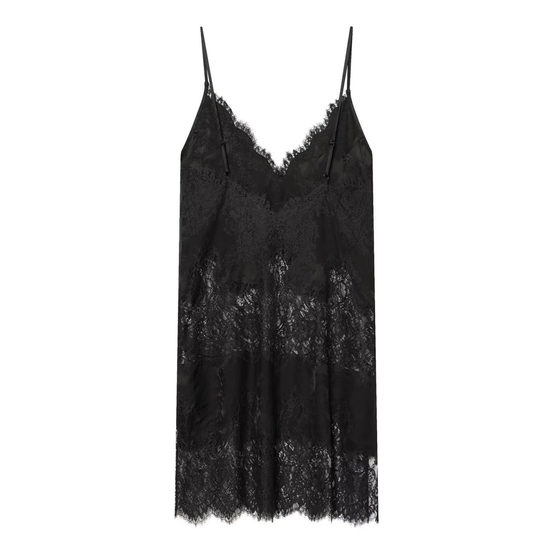 Damen spets-camisole med förförisk V-ringning och elegant spetsdetalj Mirla-Eva Jonsson