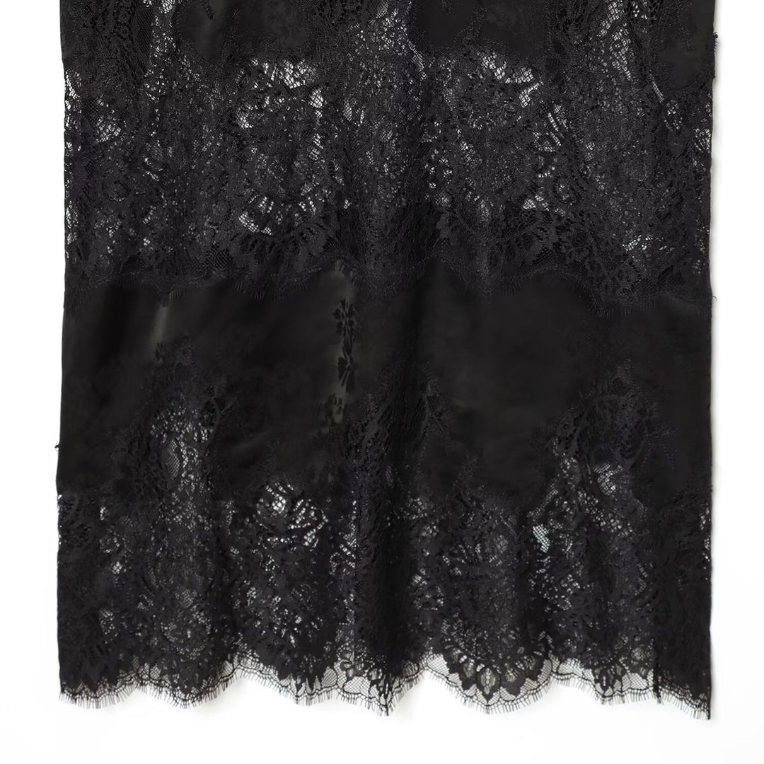 Damen spets-camisole med förförisk V-ringning och elegant spetsdetalj Mirla-Eva Jonsson