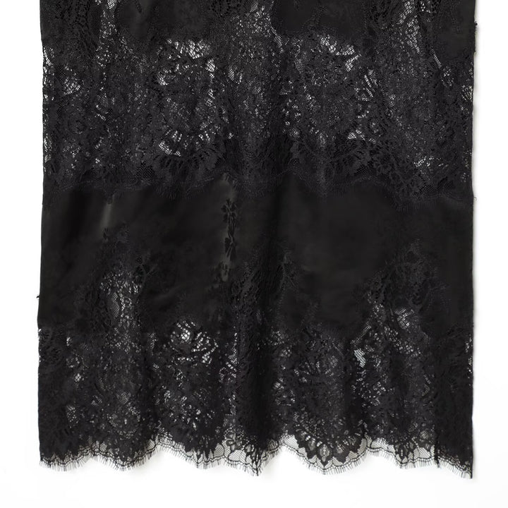 Damen spets-camisole med förförisk V-ringning och elegant spetsdetalj Mirla-Eva Jonsson