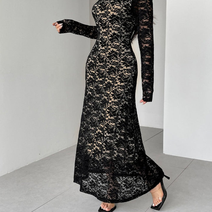 Damen spets långärmad klänning med off-shoulder design och elegant transparens Mirla-Eva Jonsson