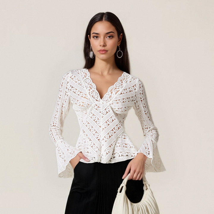 Damen spitzen shirt med utställda ärmar och figursydd design Mirla-Eva Jonsson