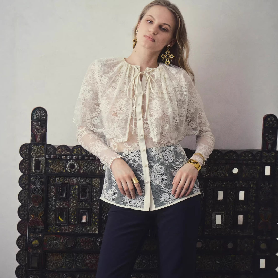 Damen spitzenblus med elegant slinga dekoration och transparenta insatser Mirla-Eva Jonsson
