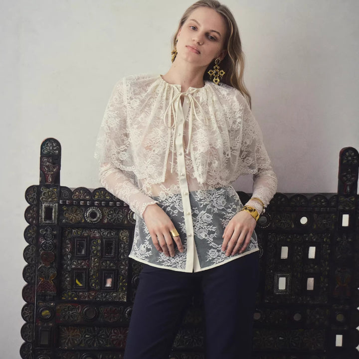 Damen spitzenblus med elegant slinga dekoration och transparenta insatser Mirla-Eva Jonsson
