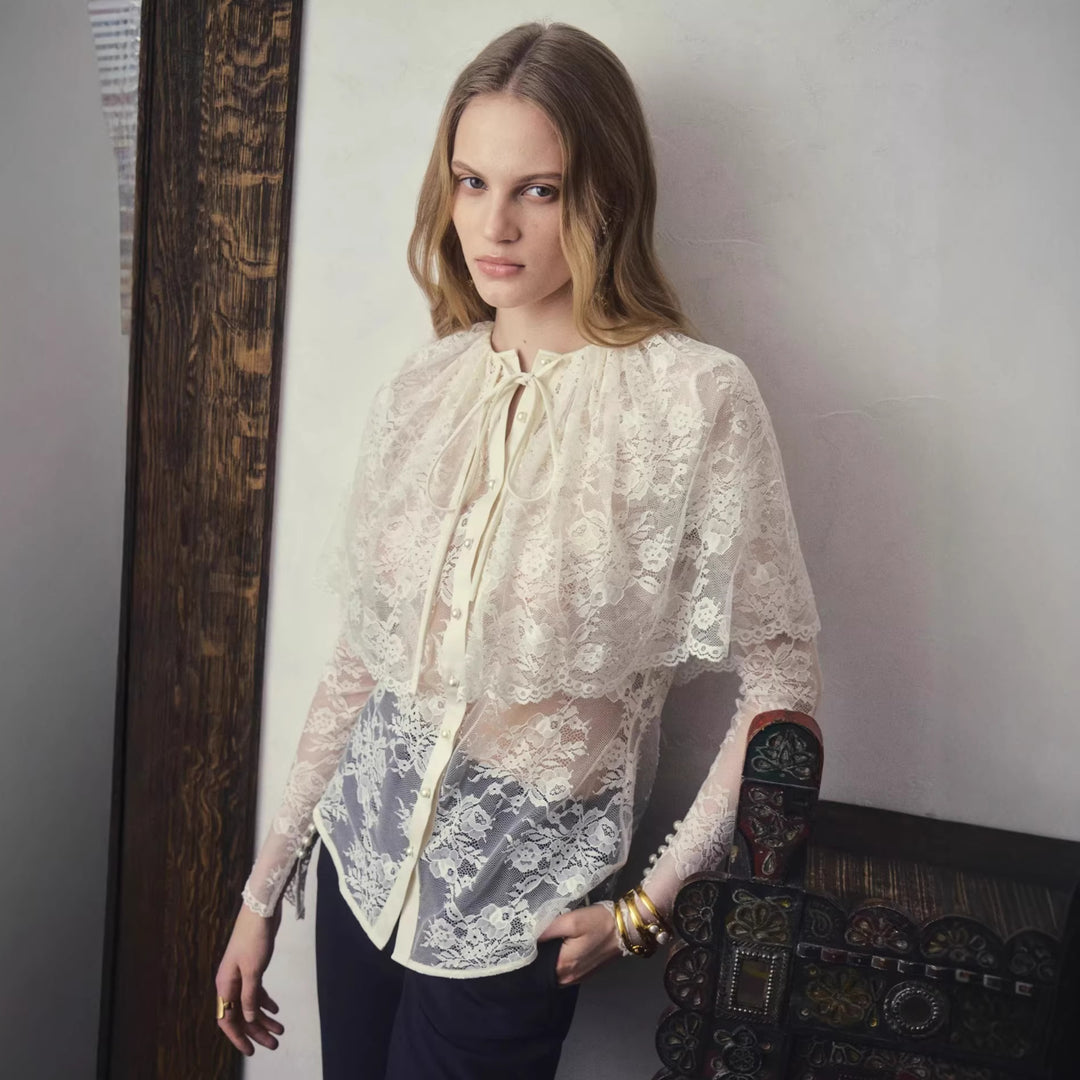 Damen spitzenblus med elegant slinga dekoration och transparenta insatser Mirla-Eva Jonsson