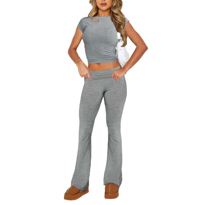 Damen sportliches Set mit figurbetontem Oberteil und ausgestellten Hosen Mirla-Eva Jonsson