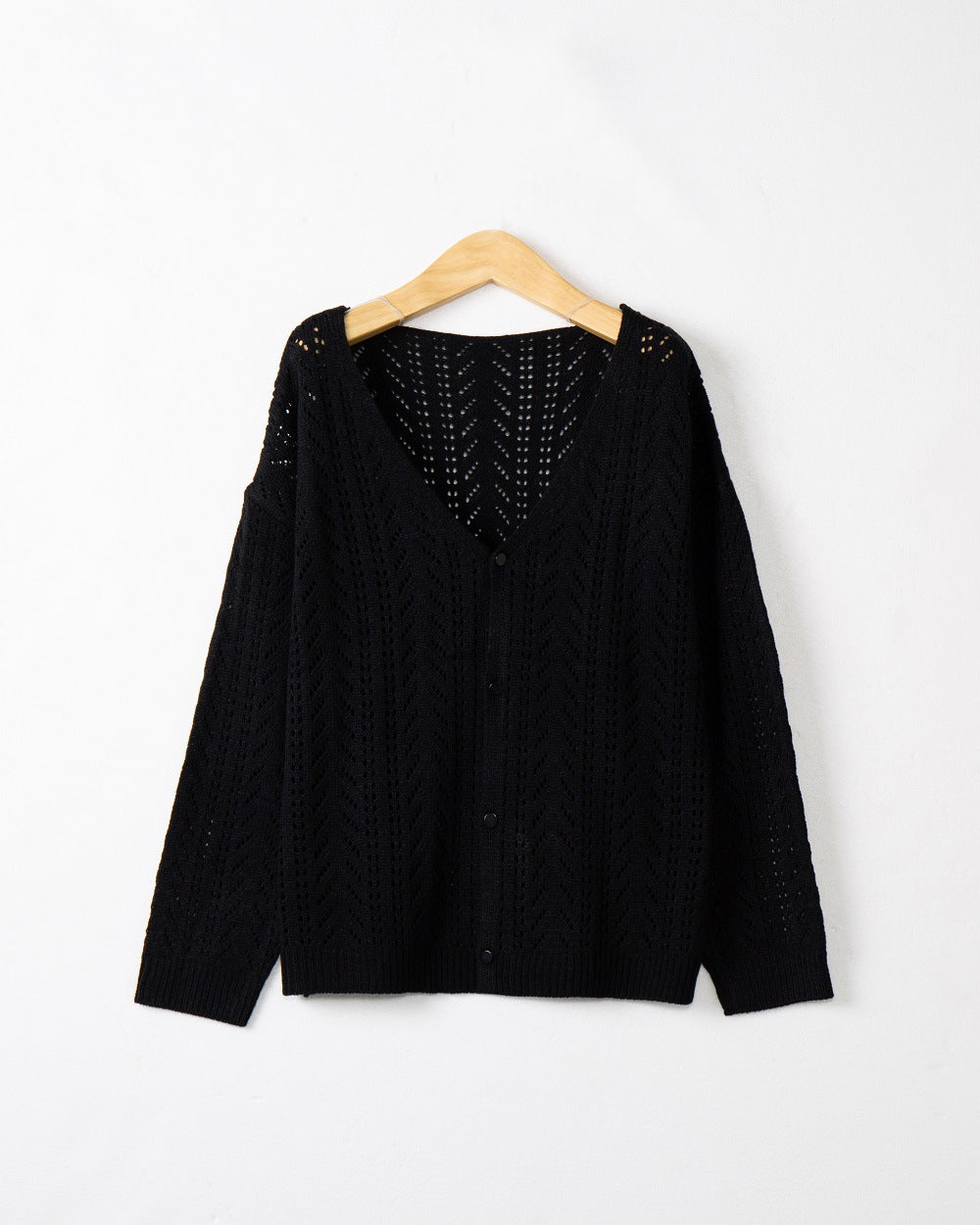 Damen stickad cardigan med luftig hålmönstring och V-ringning Mirla-Eva Jonsson