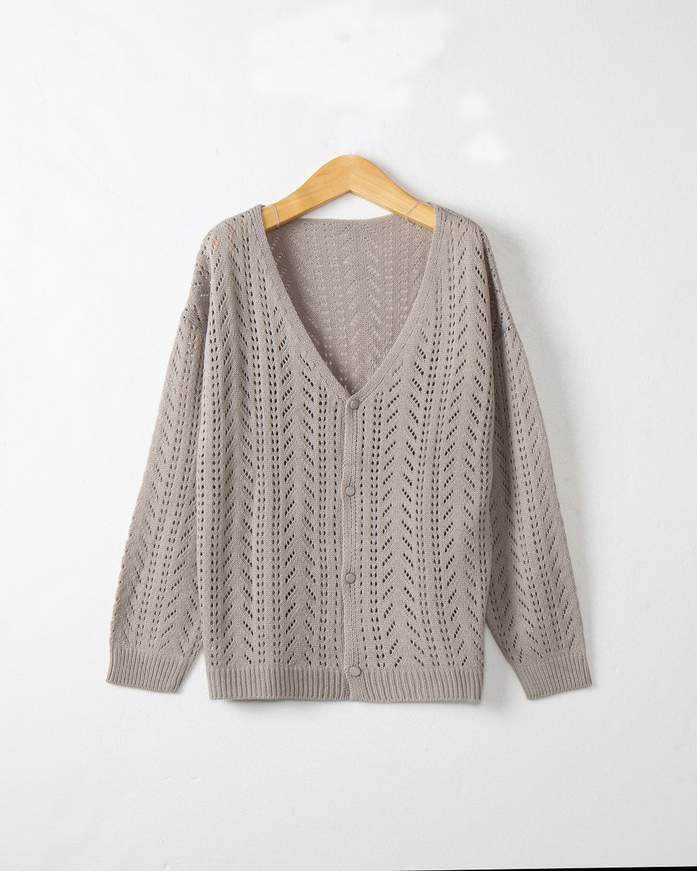 Damen stickad cardigan med luftig hålmönstring och V-ringning Mirla-Eva Jonsson