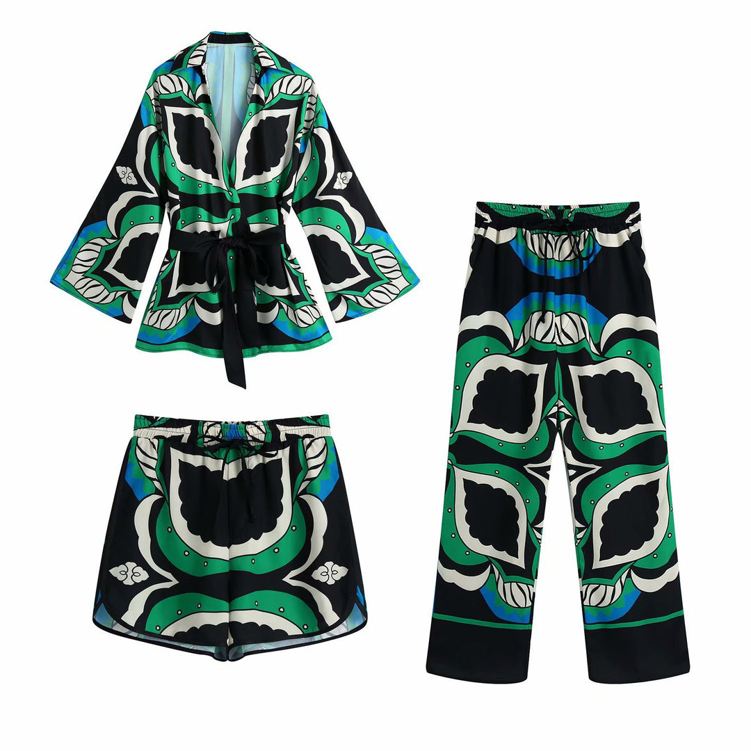 Damen stiliga shorts med kreativt bladmönster Mirla-Eva Jonsson