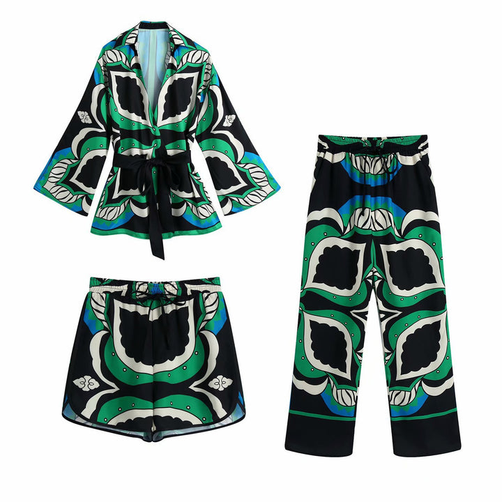 Damen stiliga shorts med kreativt bladmönster Mirla-Eva Jonsson