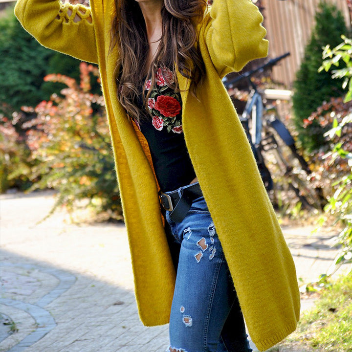 Damen stylische Strickjacke mit floralem Muster und offenen Ärmeln Mirla-Eva Jonsson