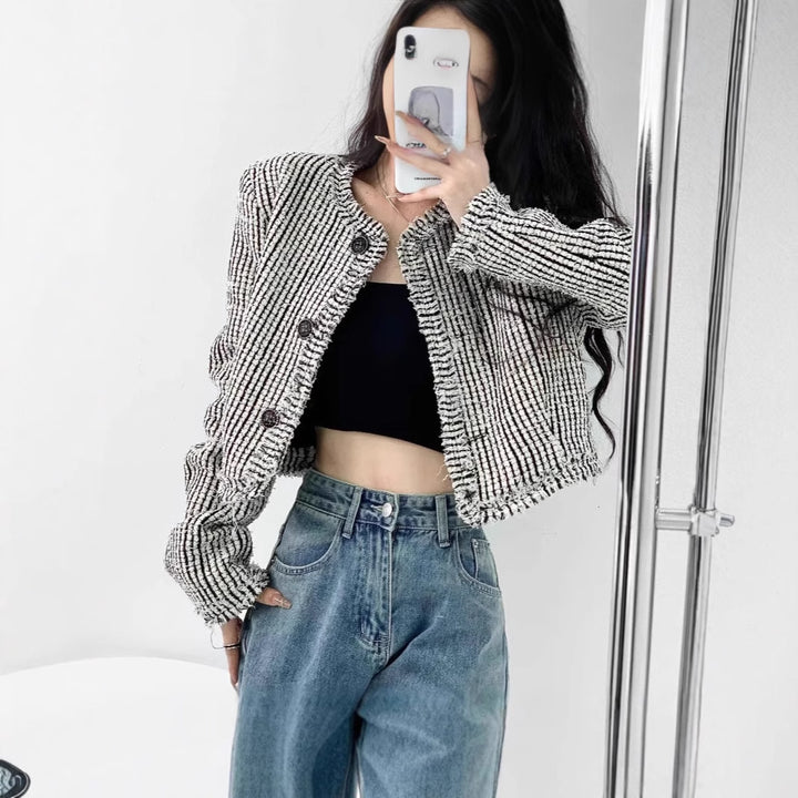 Damen trendige Bouclé-Jacke mit dekorativen Knöpfen und lässigem Schnitt Mirla-Eva Jonsson