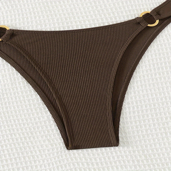 Damen triangel-bikini med elegant ringdetalj och högkvalitativ ribbad struktur Mirla-Eva Jonsson