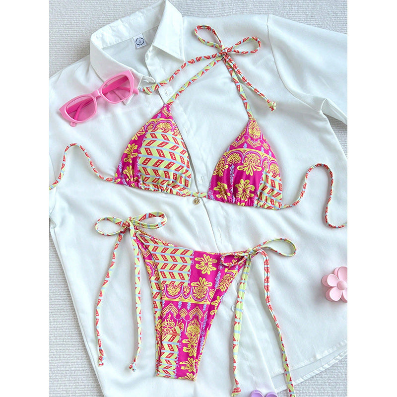 Damen triangel-bikini med färgglad geometrisk design och justerbar skärning Mirla-Eva Jonsson