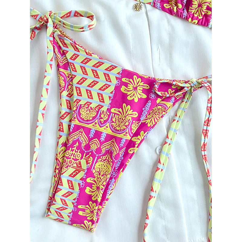 Damen triangel-bikini med färgglad geometrisk design och justerbar skärning Mirla-Eva Jonsson