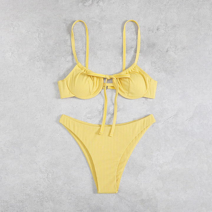 Damen triangel-bikini med justerbara band och charmig knut-detalj Mirla-Eva Jonsson