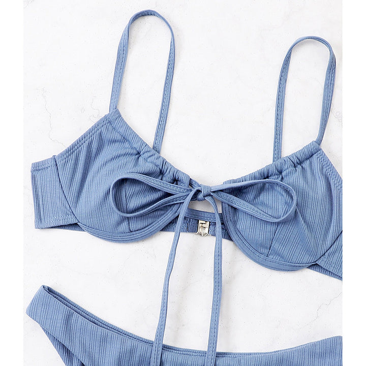 Damen triangel-bikini med justerbara band och charmig knut-detalj Mirla-Eva Jonsson