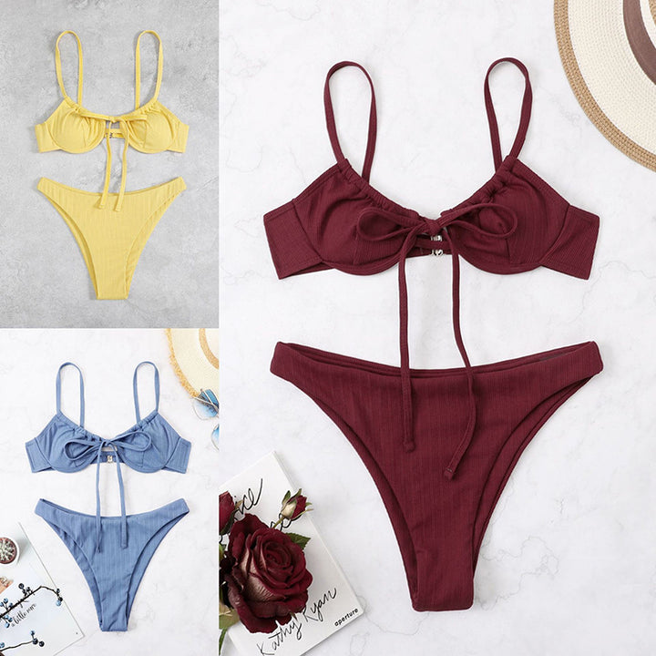 Damen triangel-bikini med justerbara band och charmig knut-detalj Mirla-Eva Jonsson