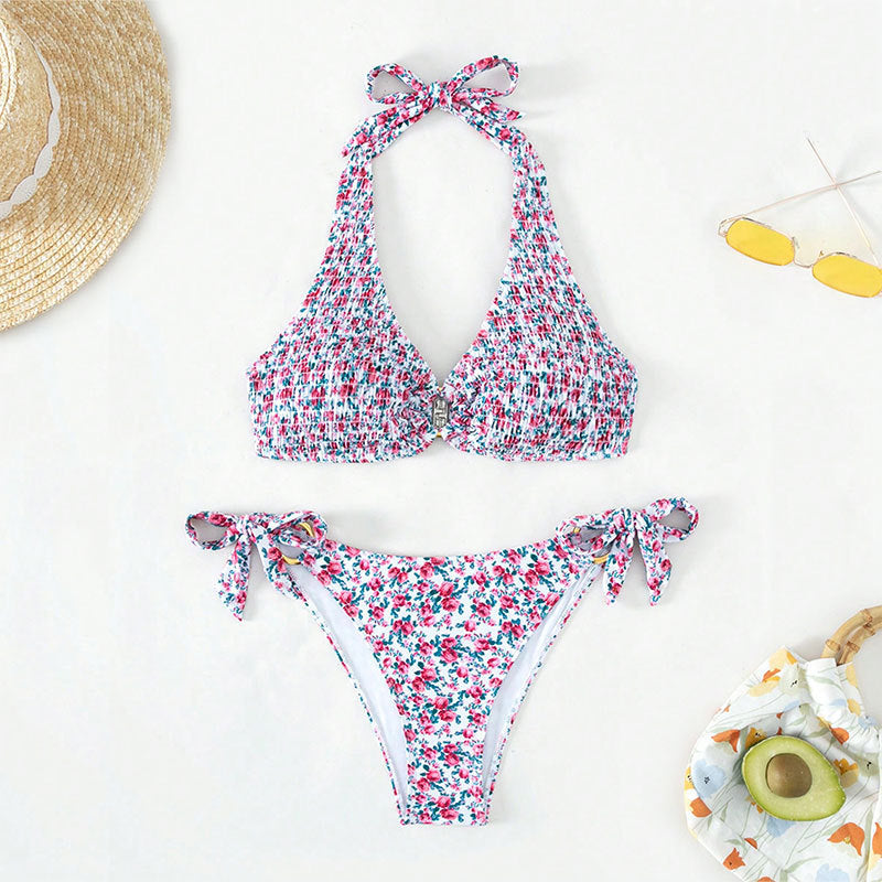 Damen triangel-bikini med lekfulla volangdetaljer och elegant knutdesign Mirla-Eva Jonsson