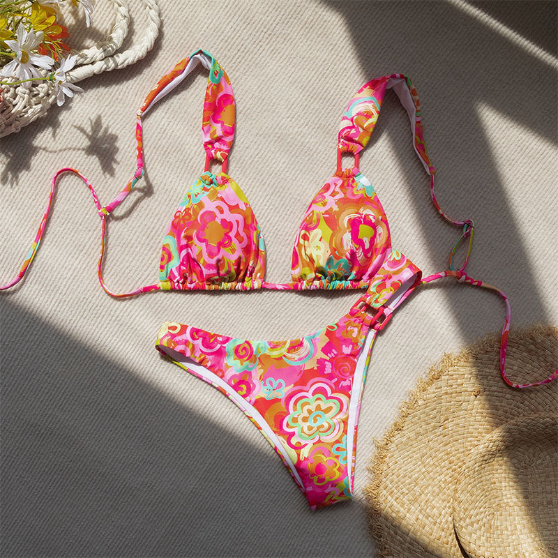 Damen triangulär bikini med justerbara axlar och blommig design Mirla-Eva Jonsson