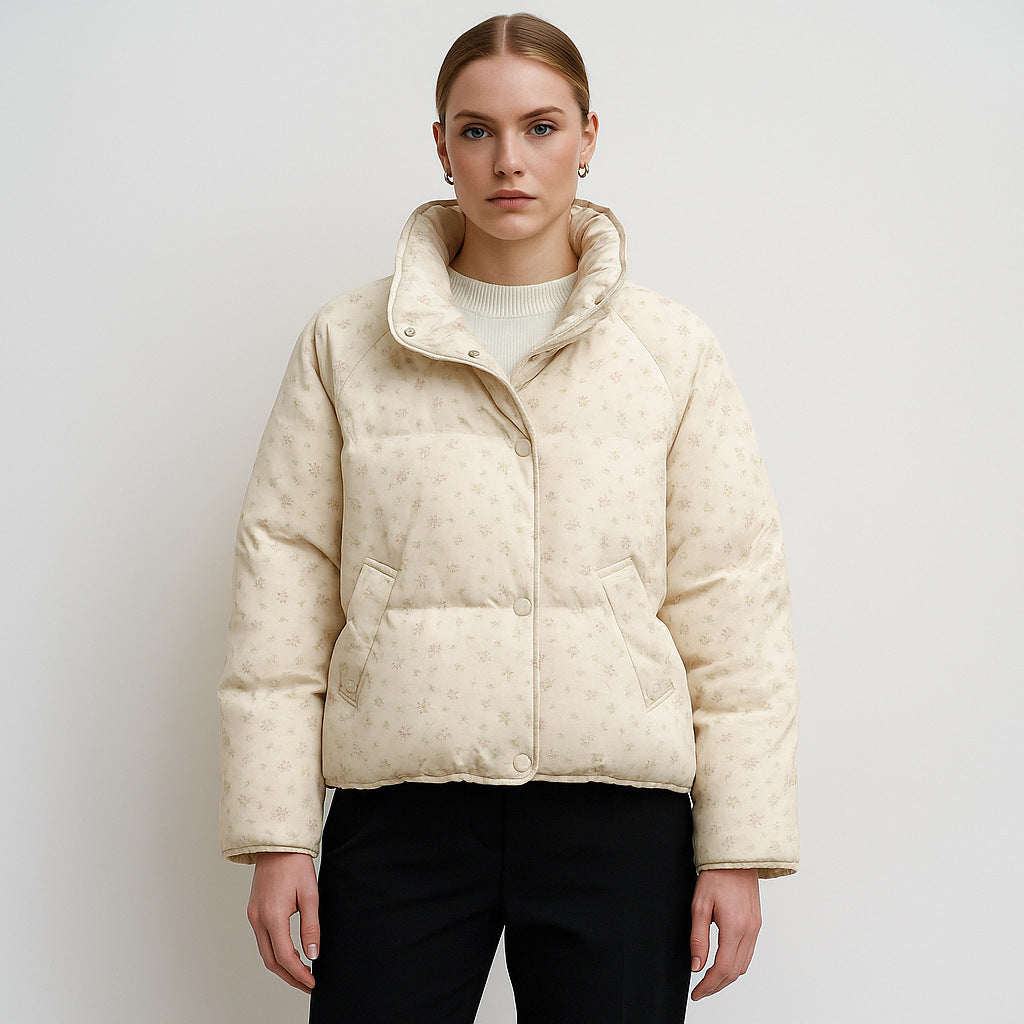 Damen voluminöse Steppjacke mit floralem Design und praktischen Taschen Mirla-Eva Jonsson
