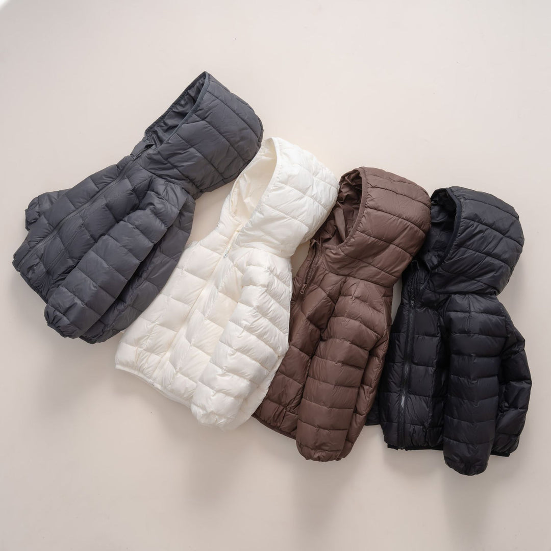 Damen warme Daunenjacke mit Kapuze und quer gestepptem Design Mirla-Eva Jonsson