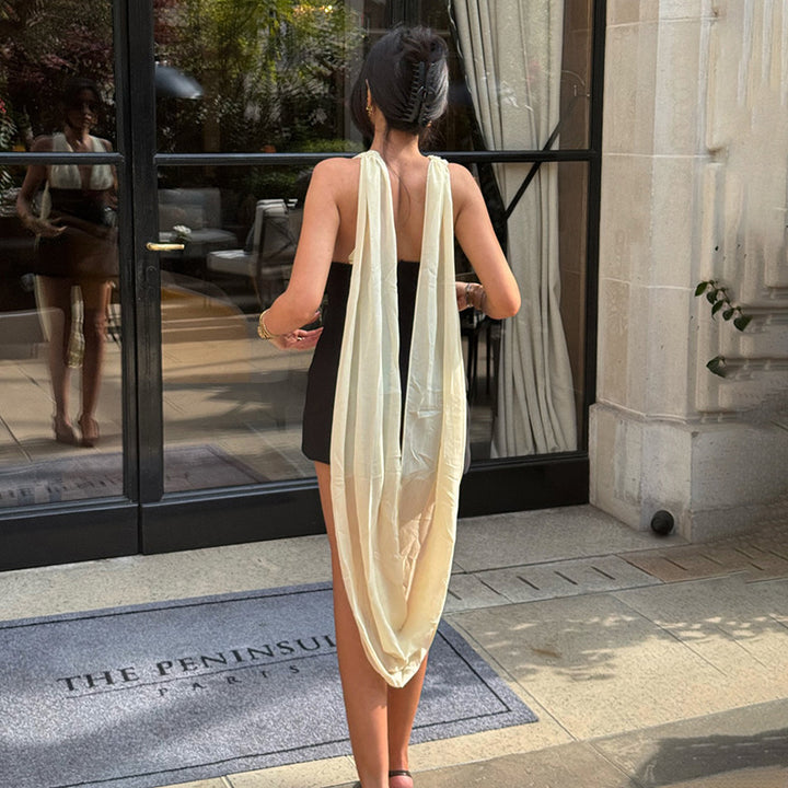 Damen wrap mini dress med spännande axelremmar och figurnära silhuett Mirla-Eva Jonsson