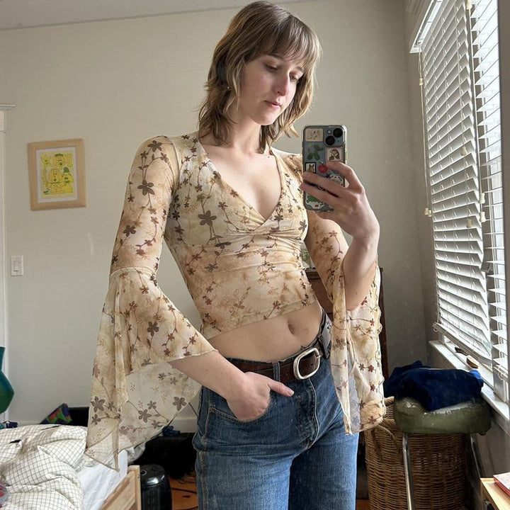 Damen wrap top med voluminösa ärmar och blommig tryck Mirla-Eva Jonsson