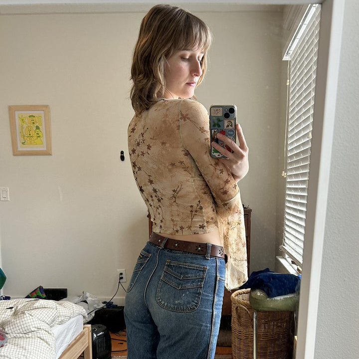 Damen wrap top med voluminösa ärmar och blommig tryck Mirla-Eva Jonsson