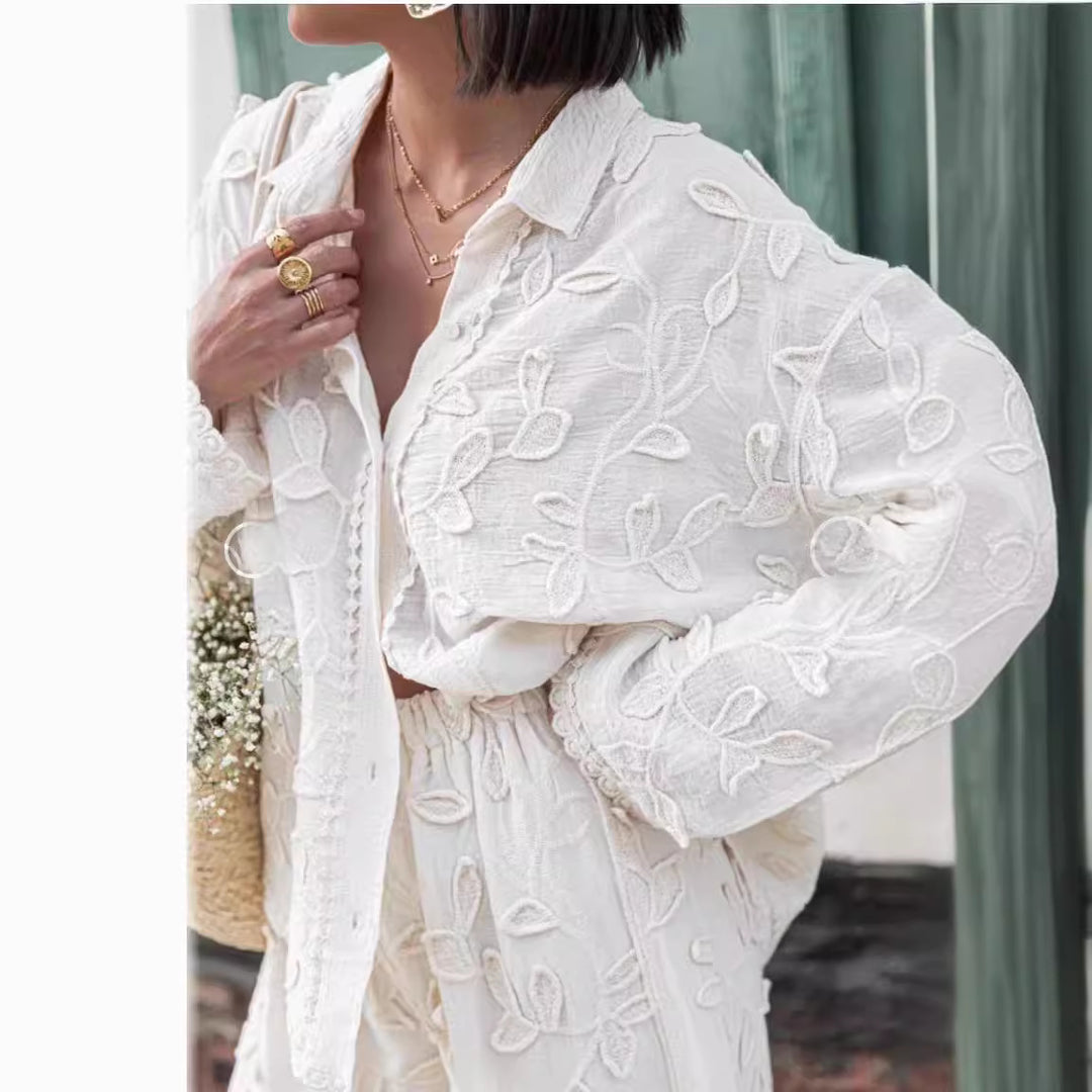 Damenblus med fin broderi och luftig passform Mirla-Eva Jonsson