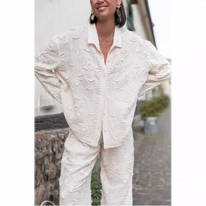 Damenblus med fin broderi och luftig passform Mirla-Eva Jonsson