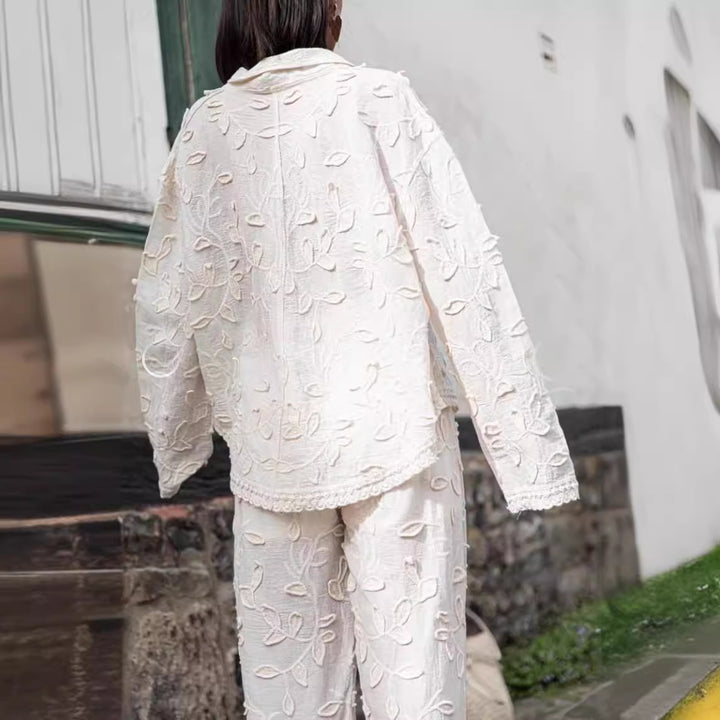 Damenblus med fin broderi och luftig passform Mirla-Eva Jonsson